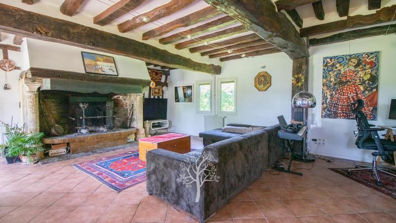 Maison - 240 m² - 6 pièces