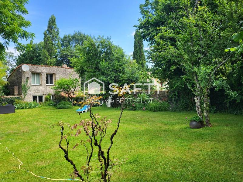 Maison - 268 m² - 8 pièces