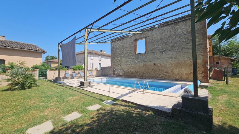Maison - 330 m² - 9 pièces