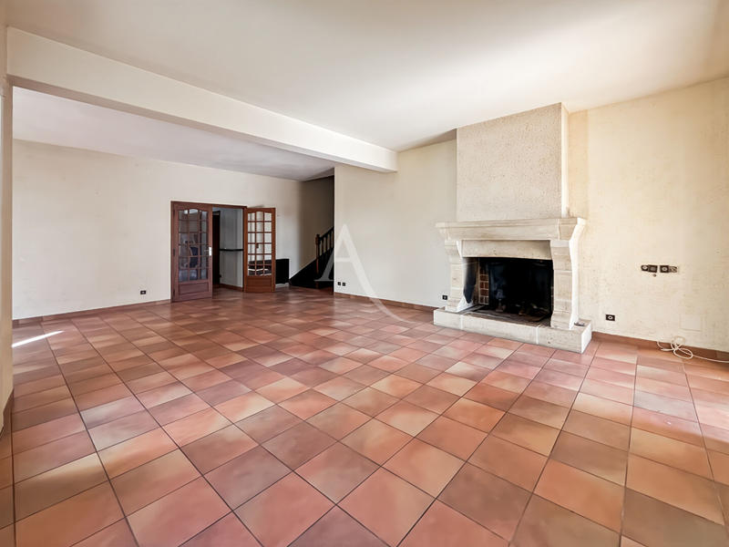 Maison - 230 m² - 8 pièces