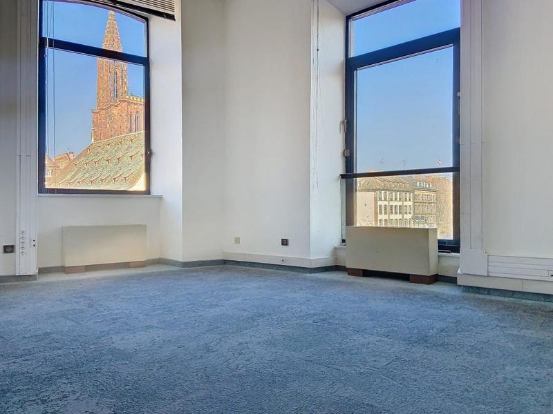 Local d'activité / Entrepôt - 266 m² - 9 pièces