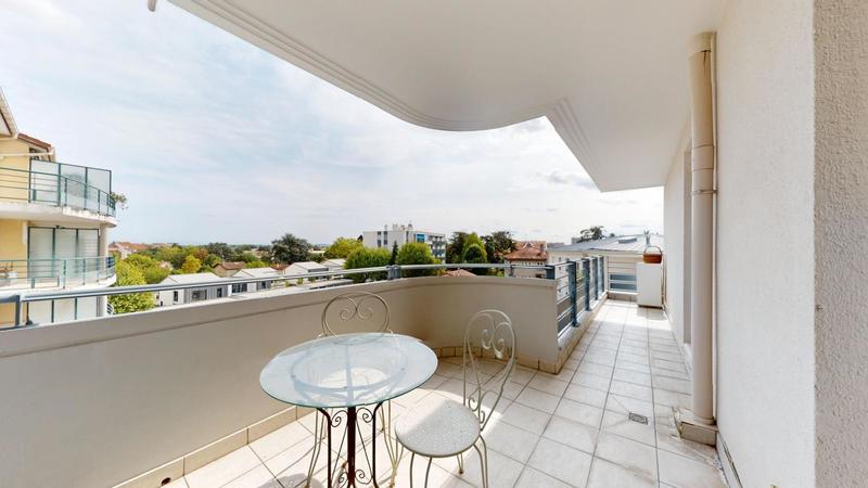 Appartement - 82 m² - 3 pièces