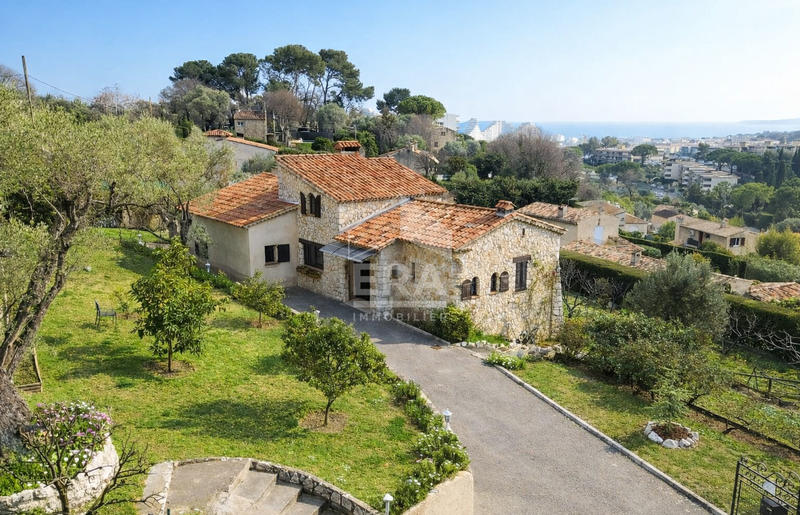 Villa - 169 m² - 5 pièces