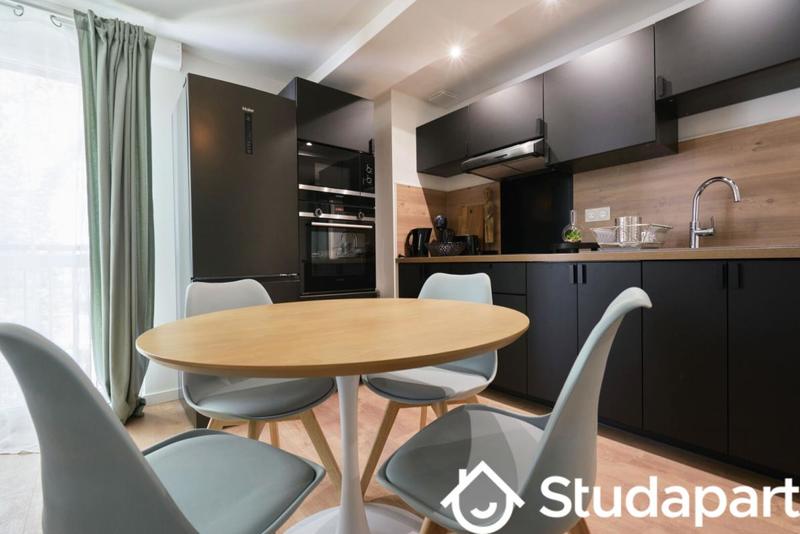 Chambre - 11 m² - 1 pièce