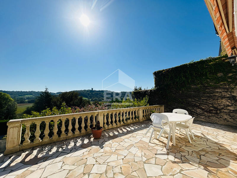 Maison - 265 m² - 7 pièces