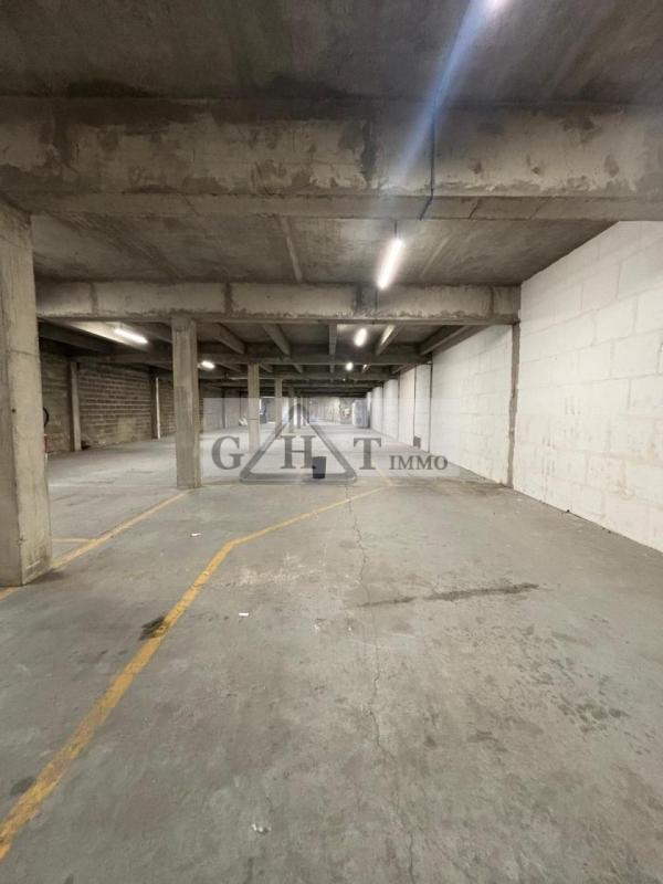Entrepôt - 820 m²