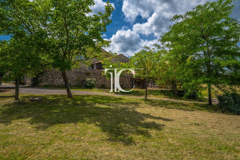 Maison - 354 m² - 14 pièces