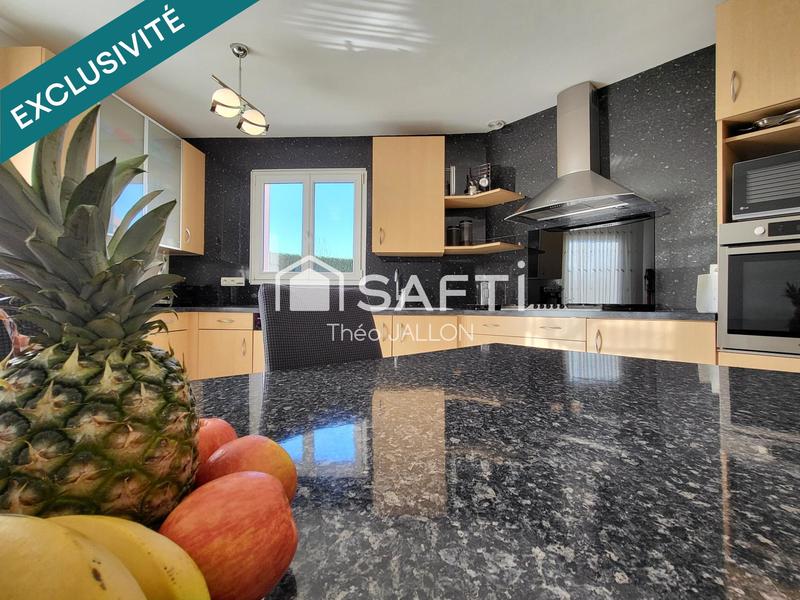 Maison - 185 m² - 8 pièces