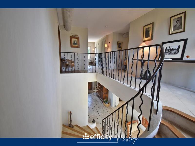 Maison - 400 m² - 8 pièces