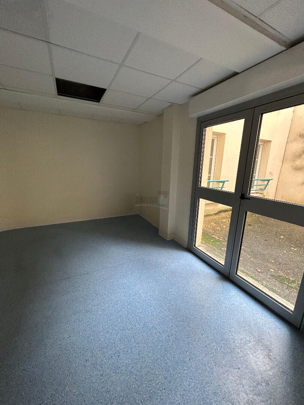 Bureau - 160 m² - 8 pièces