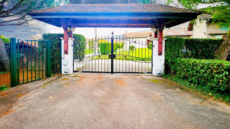 Villa - 297 m² - 6 pièces