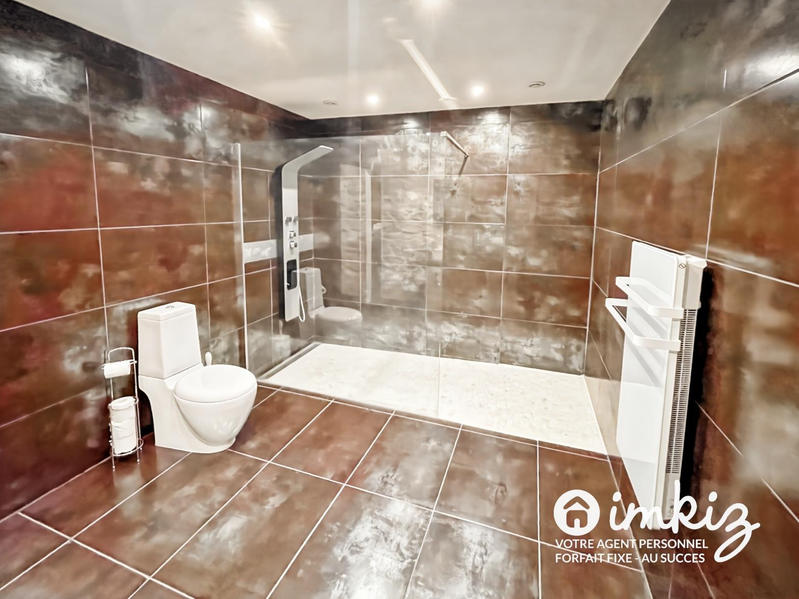 Maison - 330 m² - 9 pièces