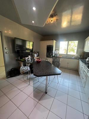 Maison traditionnelle - 175 m² - 6 pièces