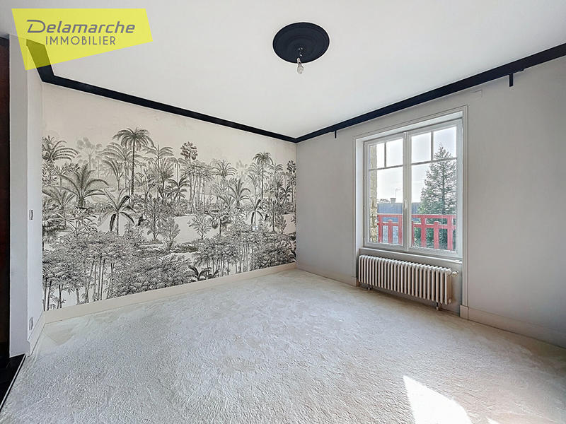 Maison - 216 m² - 9 pièces