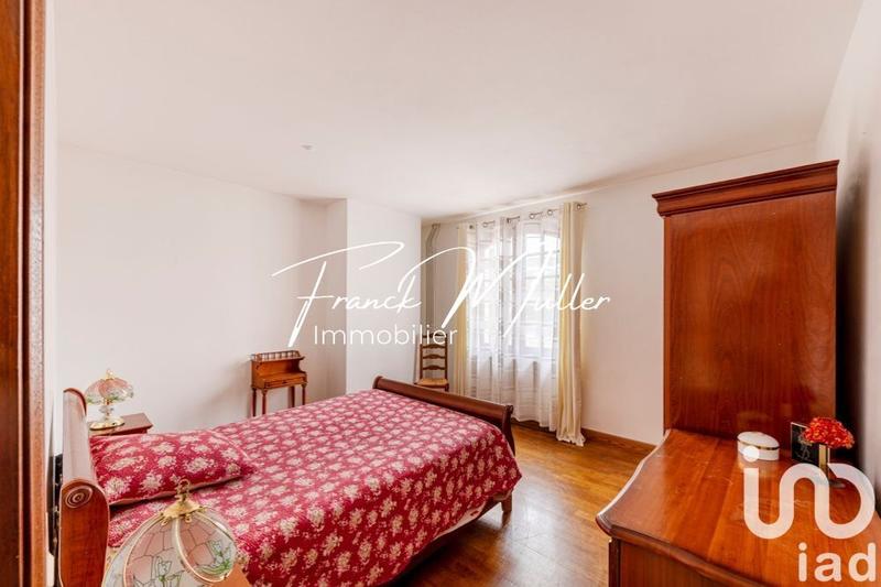 Maison - 270 m² - 9 pièces