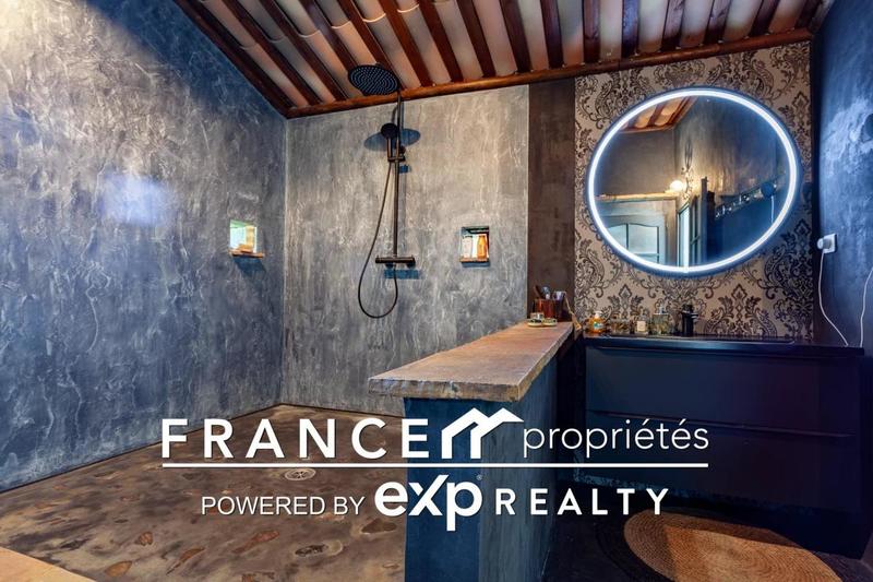 Maison - 245 m² - 7 pièces