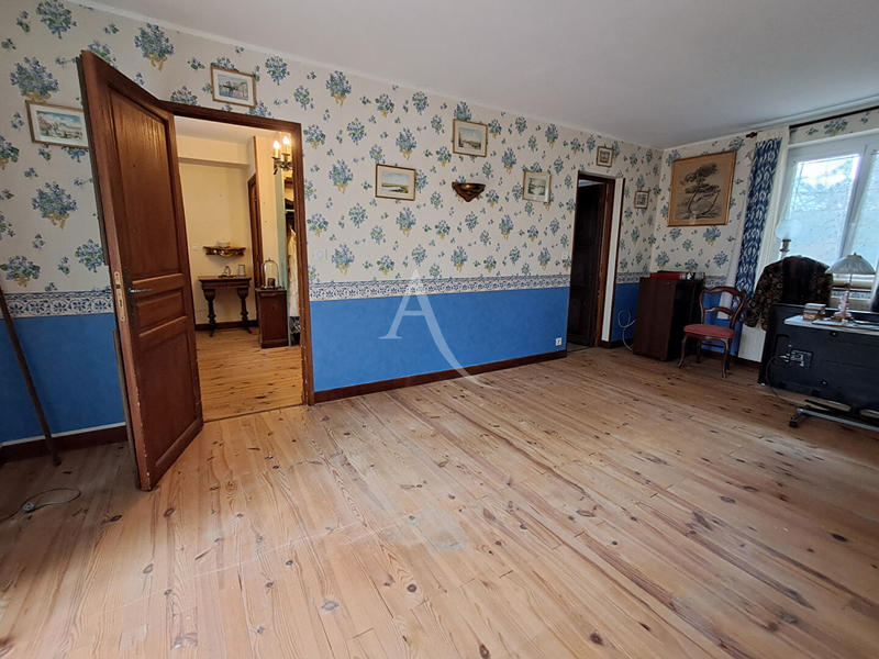 Maison - 305 m² - 10 pièces