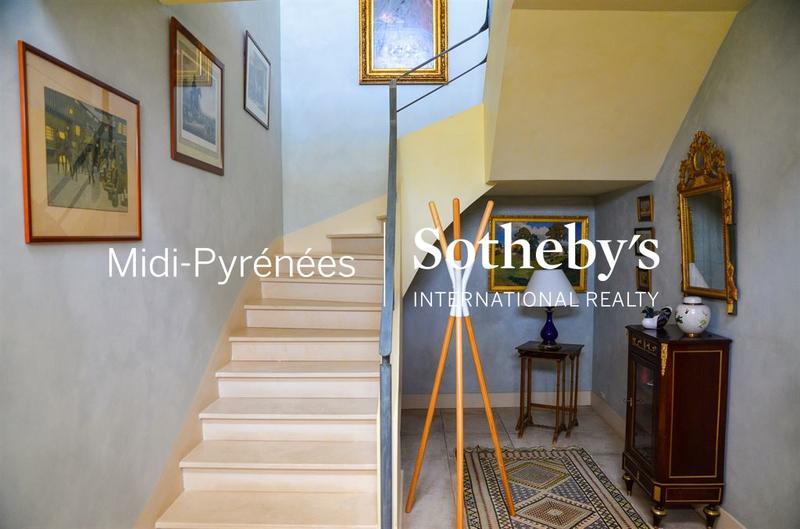 Maison - 430 m² - 9 pièces