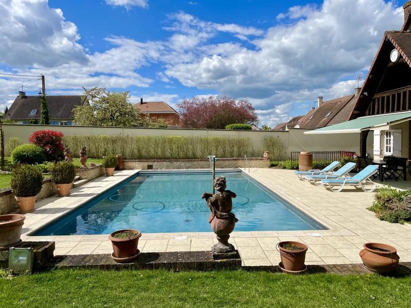 Maison - 213 m² - 7 pièces