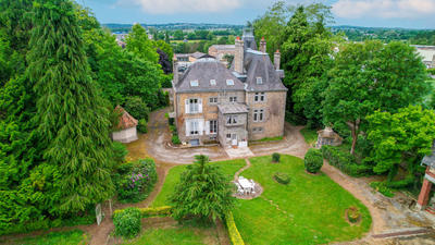 Maison - 358 m² - 11 pièces