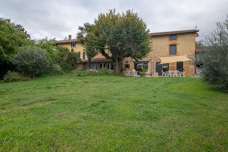 Propriété - 300 m² - 9 pièces