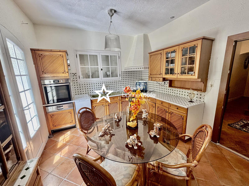 Maison - 250 m² - 8 pièces