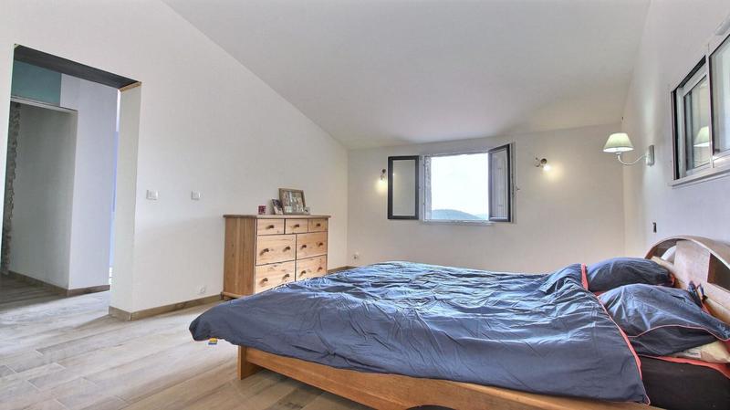 Villa - 270 m² - 9 pièces