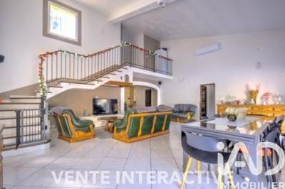 Maison - 240 m² - 5 pièces