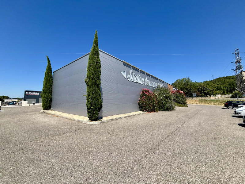 Local commercial - 182 m²