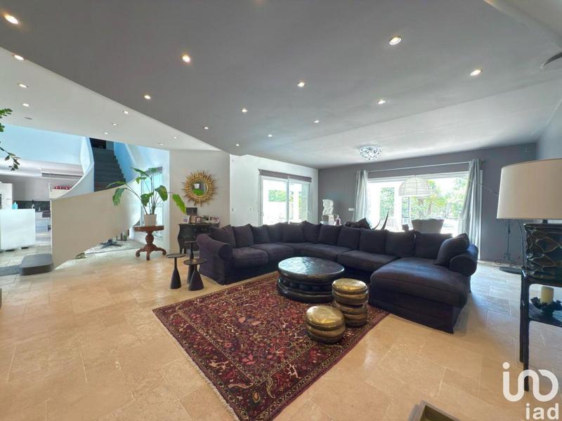 Maison - 304 m² - 5 pièces