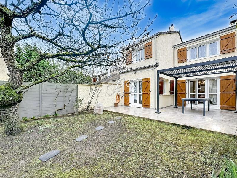 Maison - 95 m² - 5 pièces