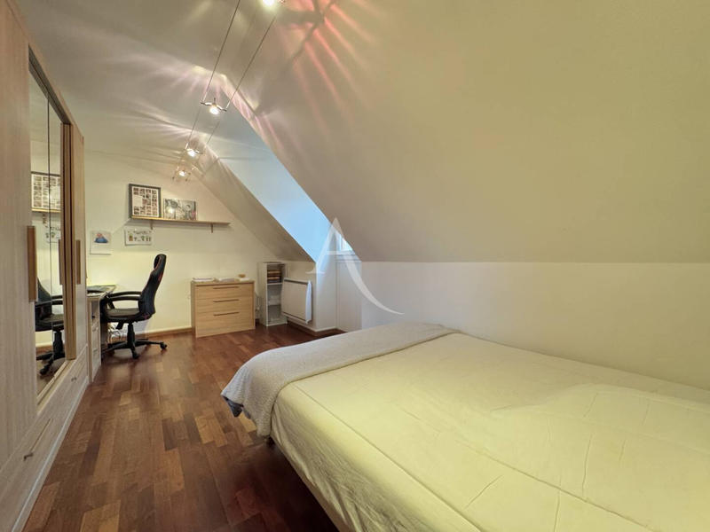 Maison - 104 m² - 5 pièces