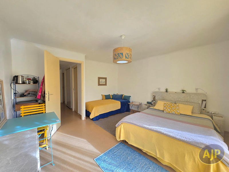 Immeuble - 32 m² - 7 pièces