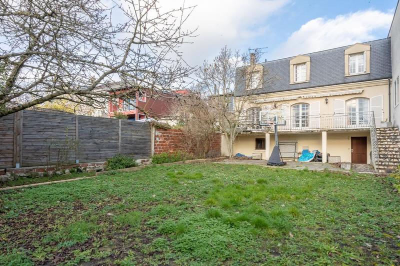 Maison - 245 m² - 6 pièces