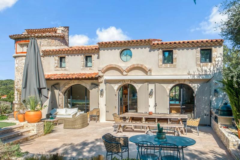 Villa - 265 m² - 6 pièces