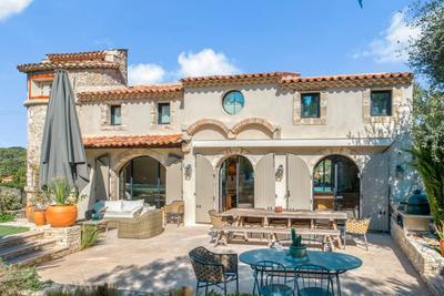 Villa - 265 m² - 6 pièces