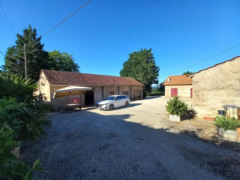 Corps de ferme - 475 m² - 8 pièces