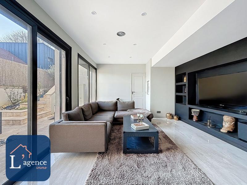 Maison - 202 m² - 8 pièces