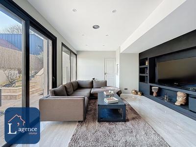 Maison - 202 m² - 8 pièces