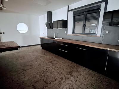 Maison - 205 m² - 6 pièces