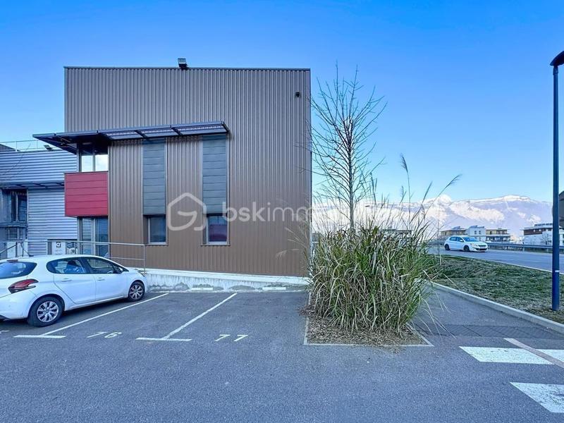 Local d'activité / Entrepôt - 341 m²