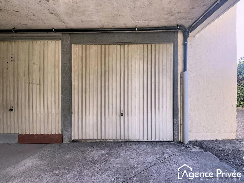 Parking / Garage - 12 m²