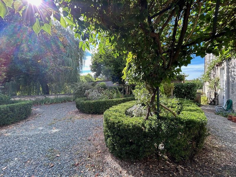 Maison - 204 m² - 9 pièces