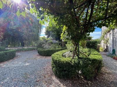 Maison - 204 m² - 9 pièces