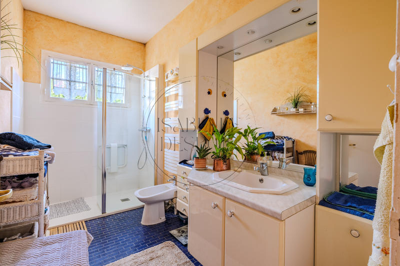 Maison - 160 m² - 8 pièces