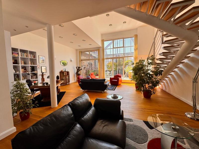 Loft - 176 m² - 4 pièces