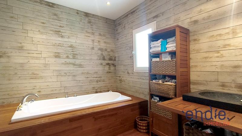 Maison - 249 m² - 8 pièces