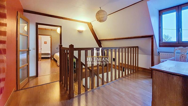 Maison - 230 m² - 8 pièces