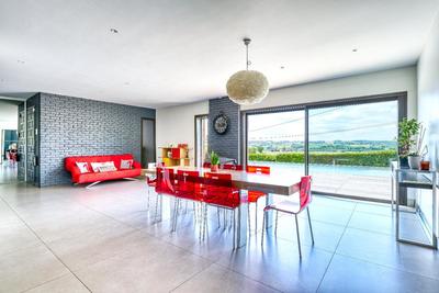 Demeure - 300 m² - 11 pièces