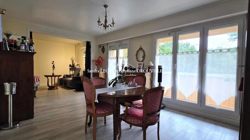 Appartement - 93 m² - 5 pièces